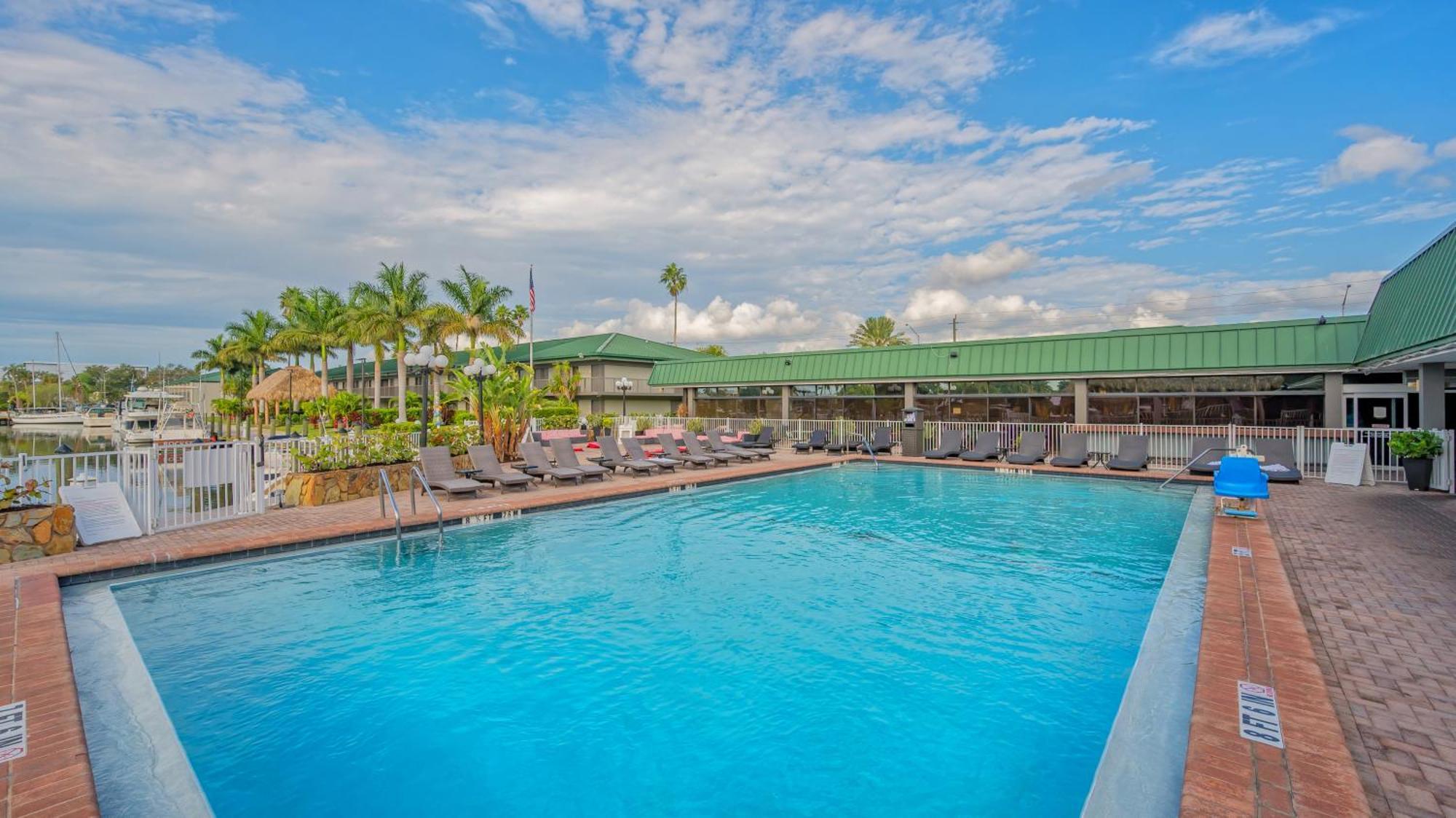All-New Waterfront With Balcony,Pool,Tiki Bar,Gym Sarasota Dış mekan fotoğraf
