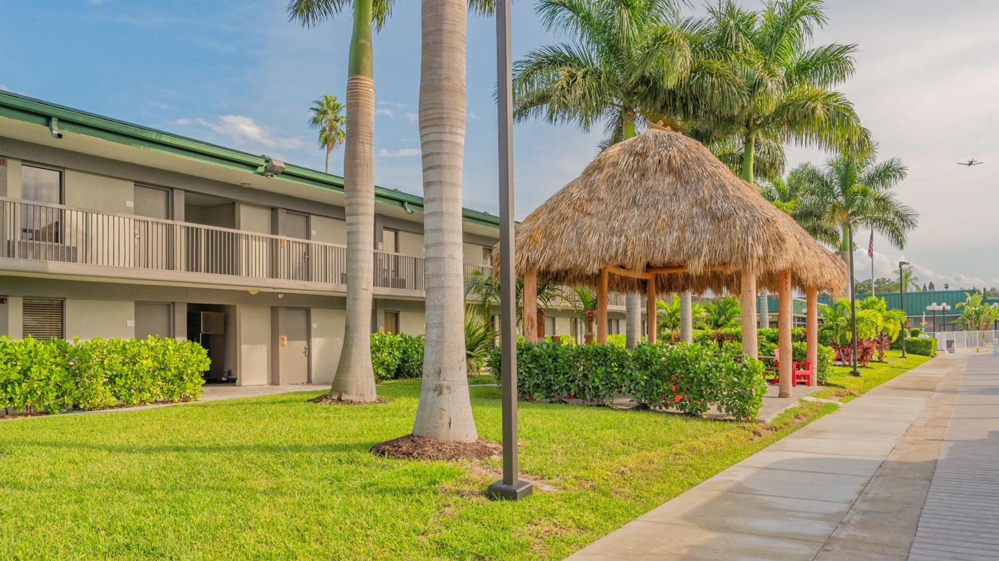 All-New Waterfront With Balcony,Pool,Tiki Bar,Gym Sarasota Dış mekan fotoğraf
