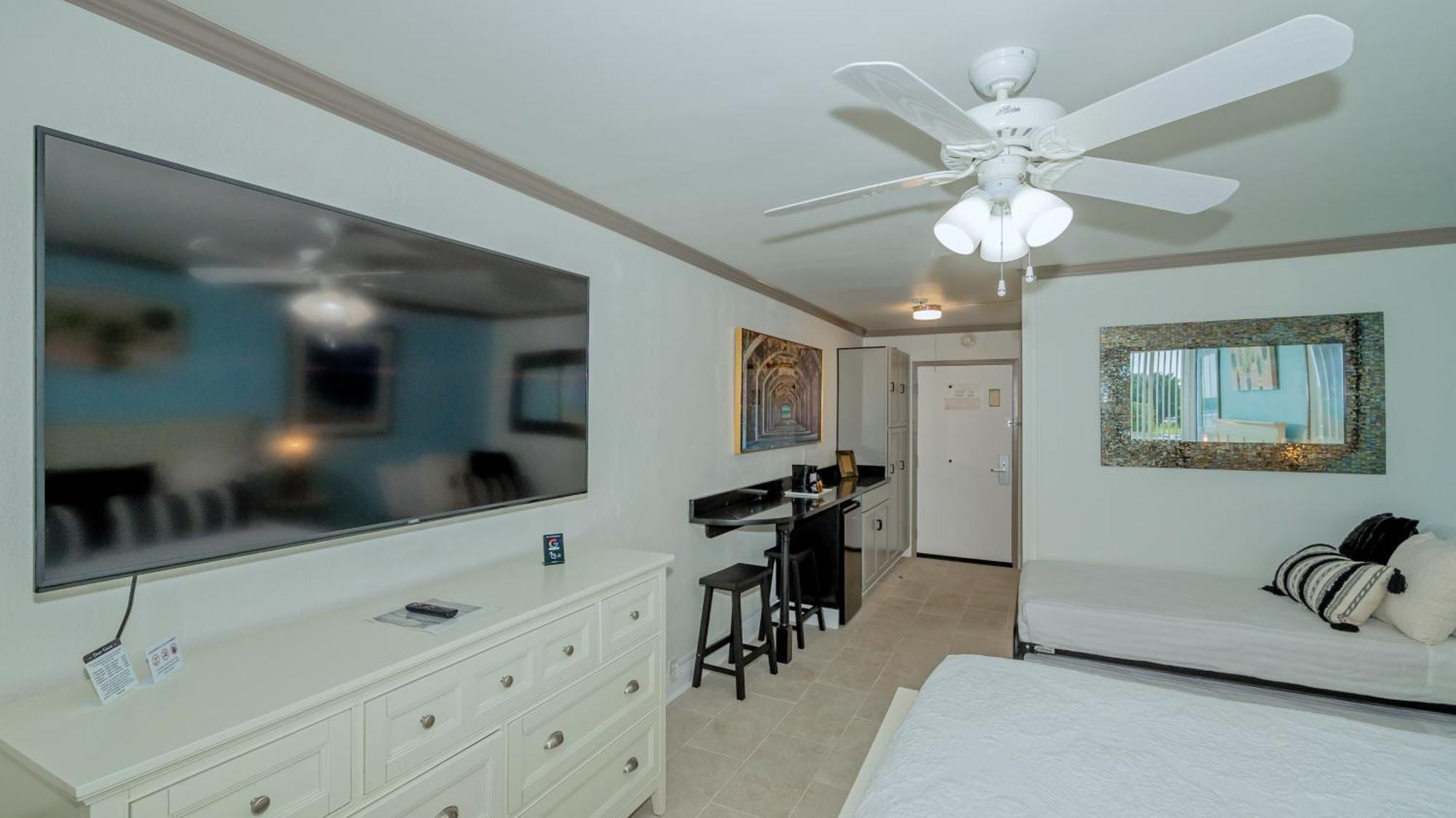 All-New Waterfront With Balcony,Pool,Tiki Bar,Gym Sarasota Dış mekan fotoğraf