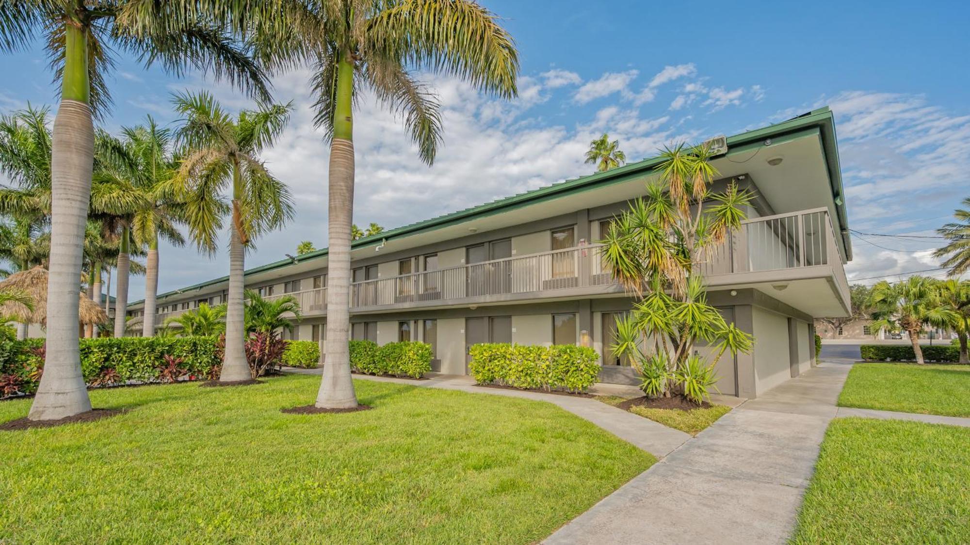 All-New Waterfront With Balcony,Pool,Tiki Bar,Gym Sarasota Dış mekan fotoğraf